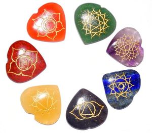 Bilde av 7 Chakra inngravert hjerte sett m/velvetpose